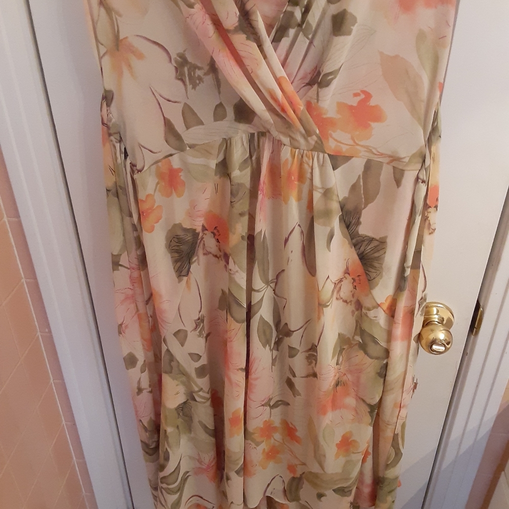 Dress - Picture 4 of 4